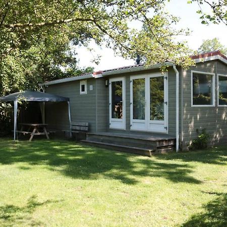Een chalet met privé sauna en tuin Villa Tzummarum Exterior foto